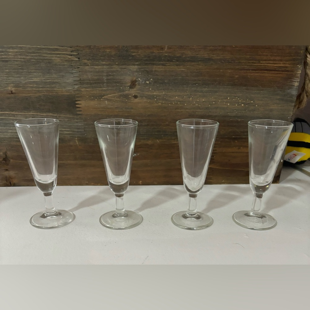 Vintage Cordial Liqueur Glasses. 4" tall 1 1/2" wide. Set of 4.